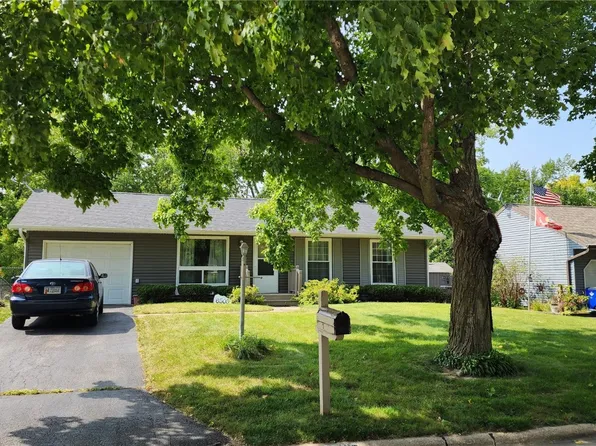 6505 Brookview Ln NE, Cedar Rapids, IA 52402
