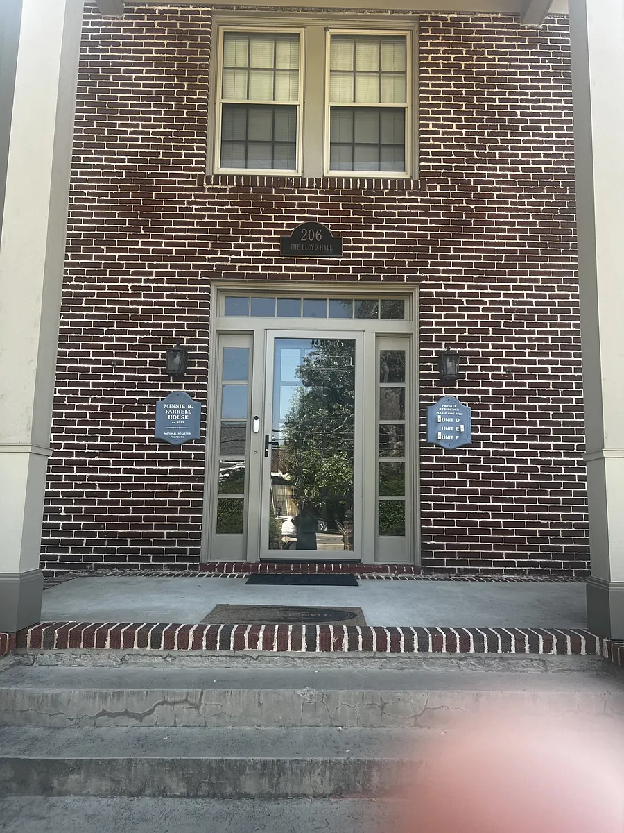 Building Photo - 206 N Poplar St