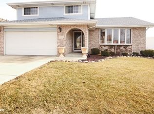 17855 Elmwood Dr, Tinley Park, IL 60487