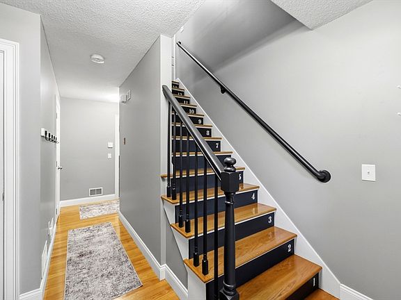 4th image of 17 Homestead St