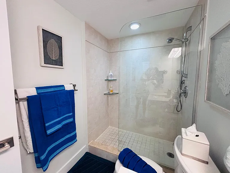 18100 N Bay Rd #508 — Photo 29