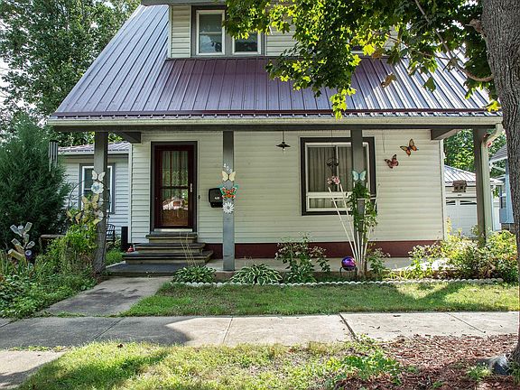 2nd image of 409 1st St SE