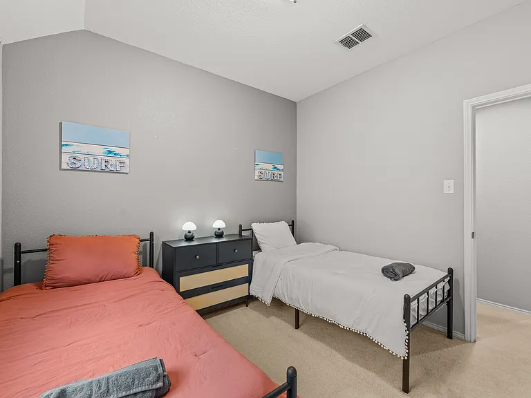 9412 Caliente Dr — Photo 16