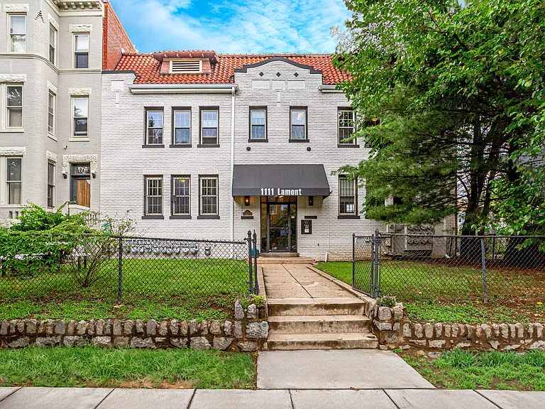 1111 Lamont St NW — Photo 9