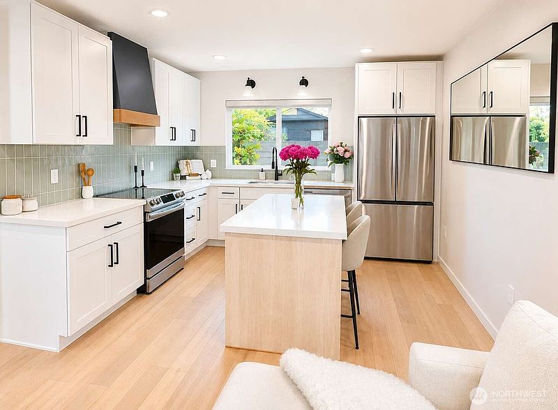3rd image of 8449 18th Avenue SW