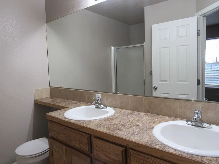 3850 Sweetbrier St — Photo 9