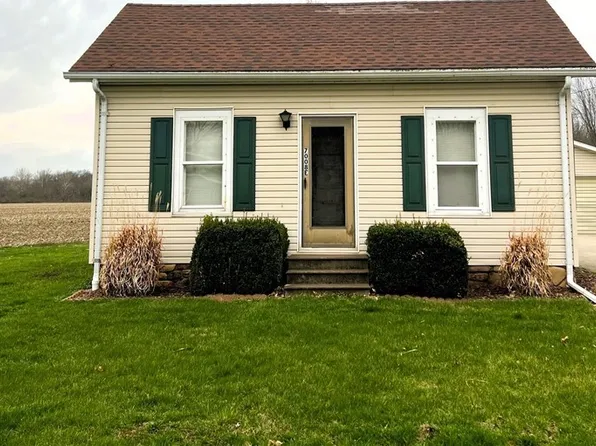 7008 E Us Highway 40, Altamont, IL 62411