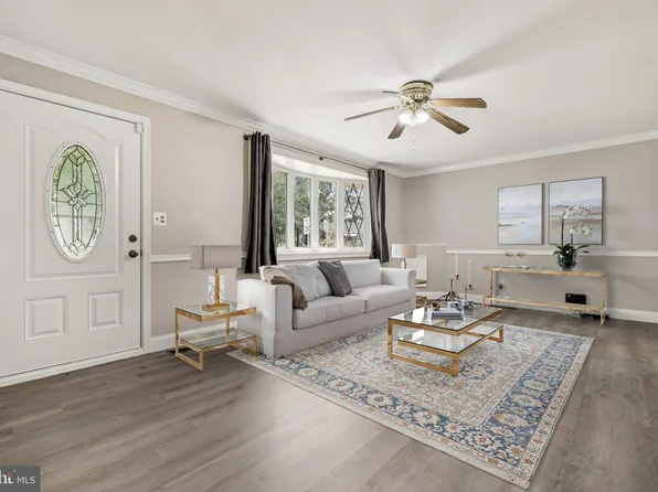 308 Aquahart Rd, Glen Burnie, MD 21061