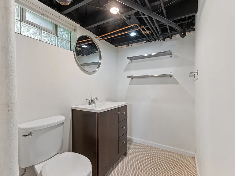 2615 Kenmore Rd — Photo 15