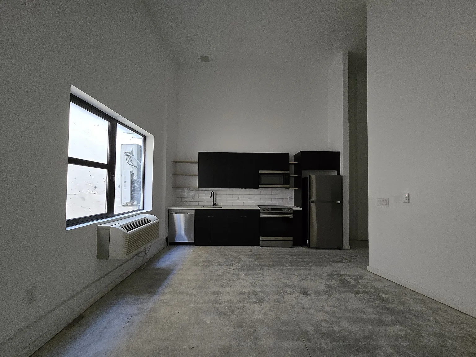 2 bed, 850 sqft, $3,099 — Photo 1