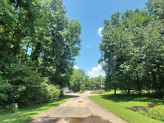 4th image of 90 Hedgewood Ln