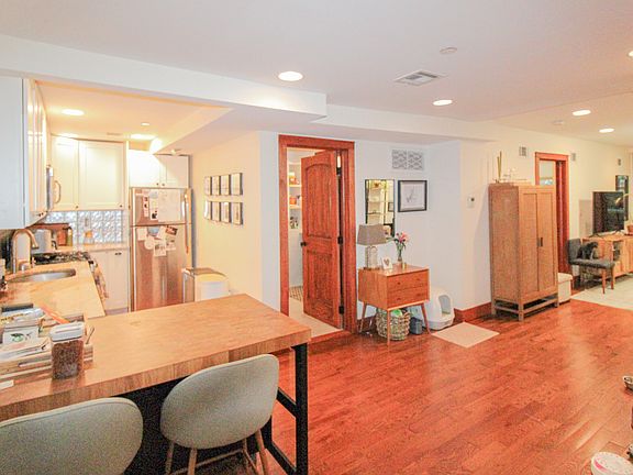 3rd image of 315 Atlantic Ave