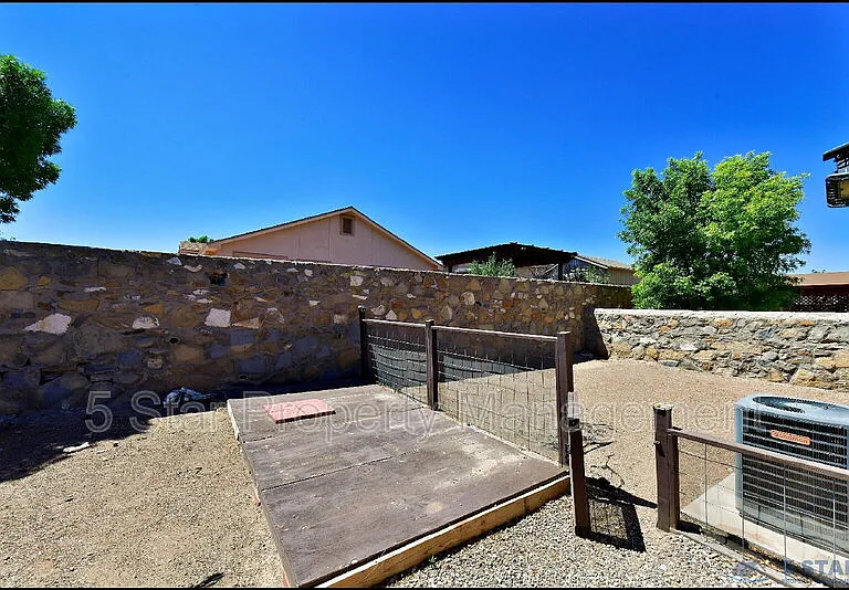 12976 Enrique Gomez Ln — Photo 41