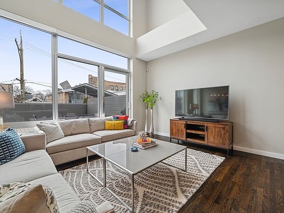 4th image of 1615 N Wolcott Ave APT 203