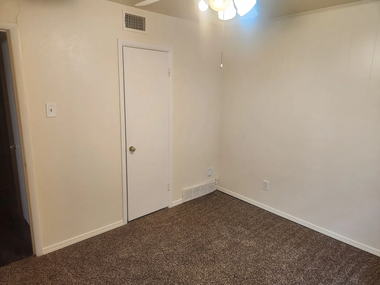 3 bed, 1.5 bath, 1140 sqft, $1,700 — Photo 4