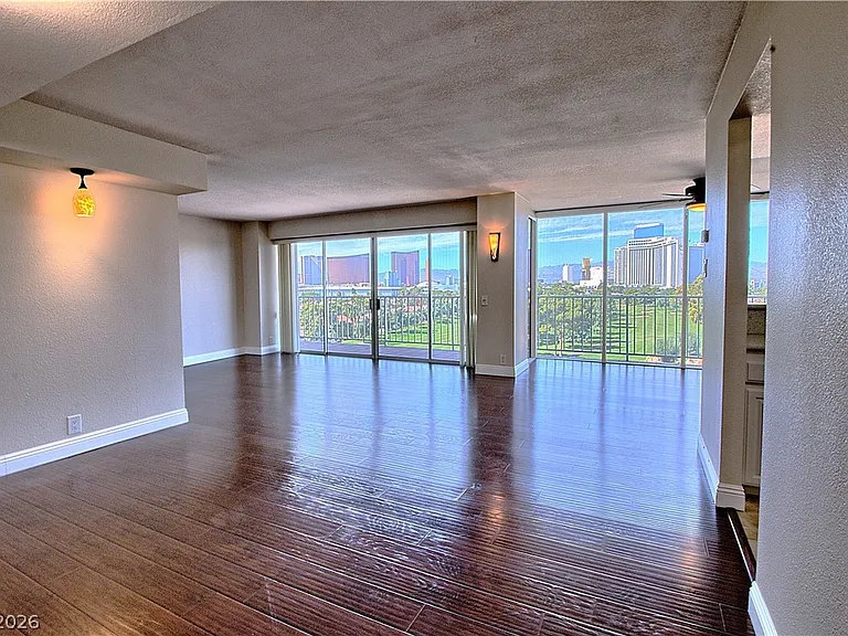 3111 Bel Air Dr #8E — Photo 4