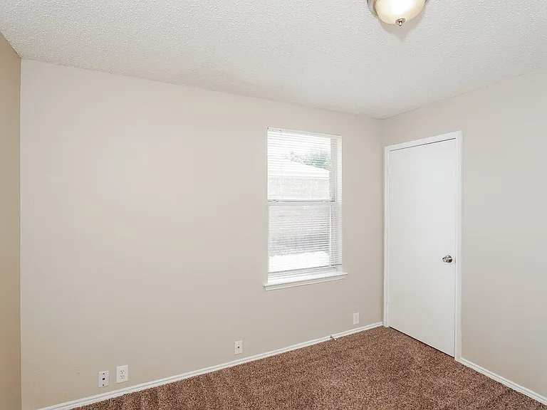 1519 Columbia Dr — Photo 13