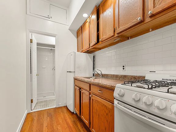 5th image of 329 E 88th St APT 1FW