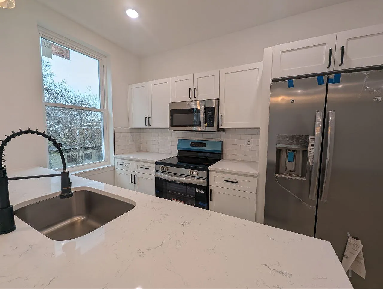2 bed, 930 sqft, $1,600 — Photo 2