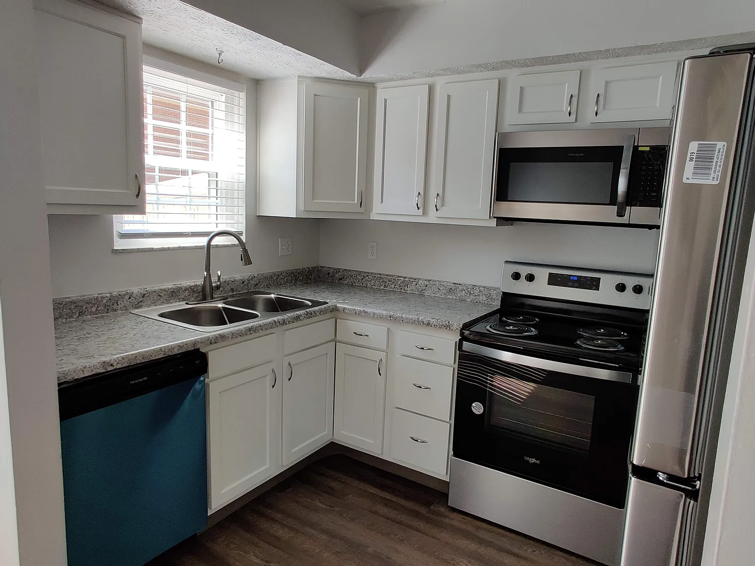 2 bed, 1.5 bath, 1056 sqft, $1,400 — Photo 1