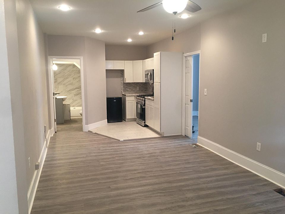 1st image of 809 W 10th St Unit 3
