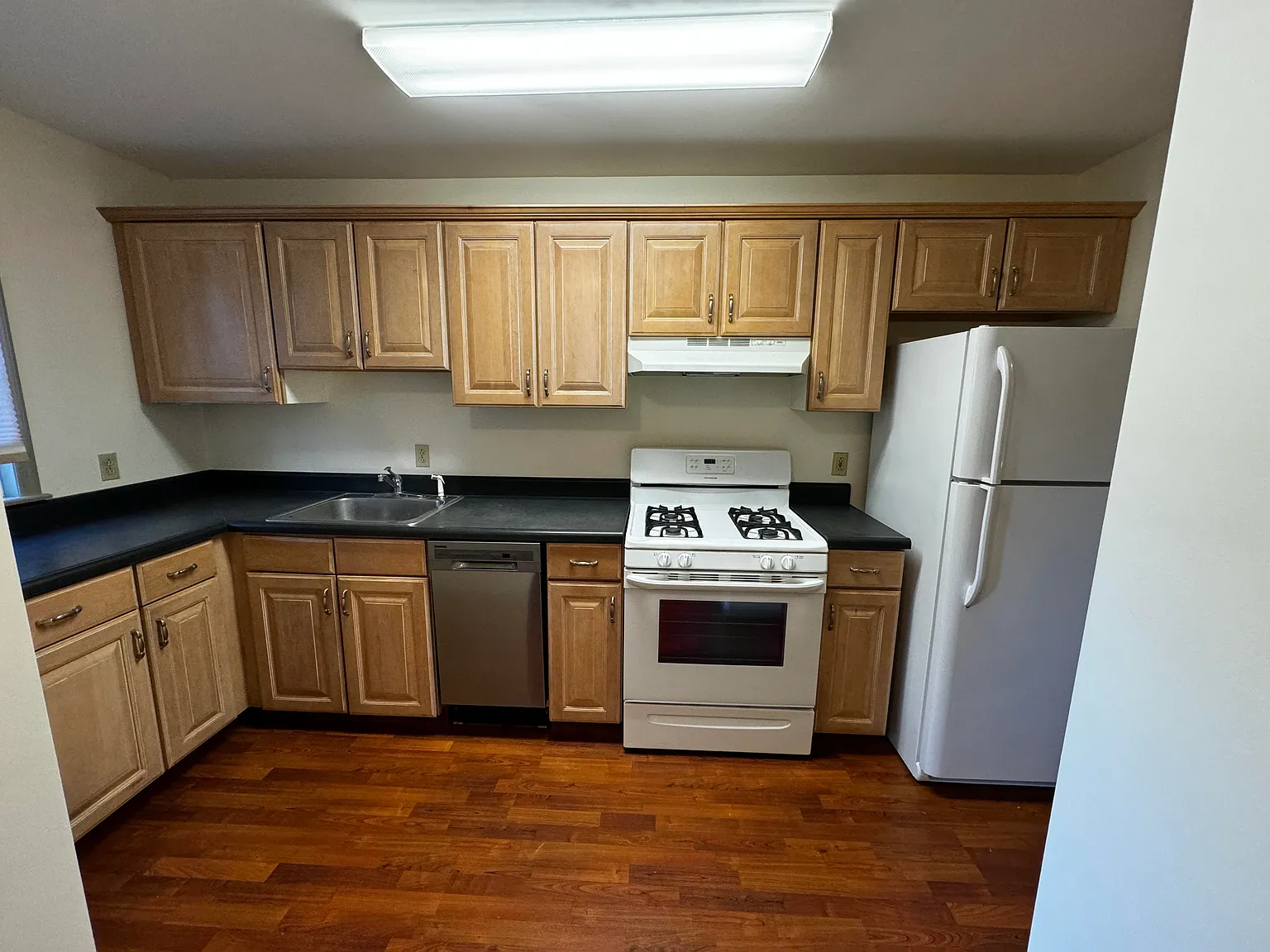 2 bed, 1.5 bath, 980 sqft, $2,250 — Photo 1