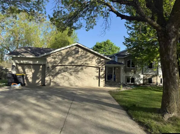 2225 Snowbird Ln, North Mankato, MN 56003