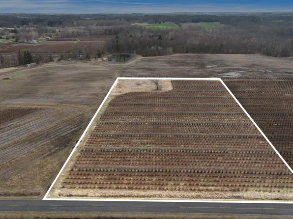 45601 72nd St, Watervliet, MI 49098