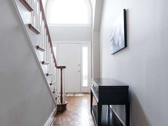 5th image of 4604 Thornwood Cir