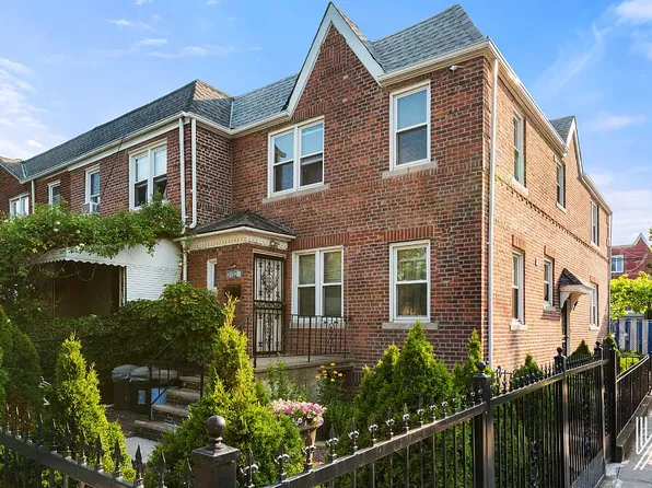 2102 81st St, East Elmhurst, NY 11370