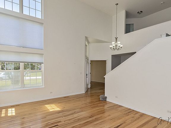 4th image of 1715 Village Ct
