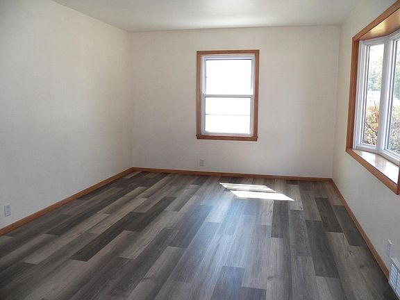 2nd image of 3807 MacArthur DRIVE