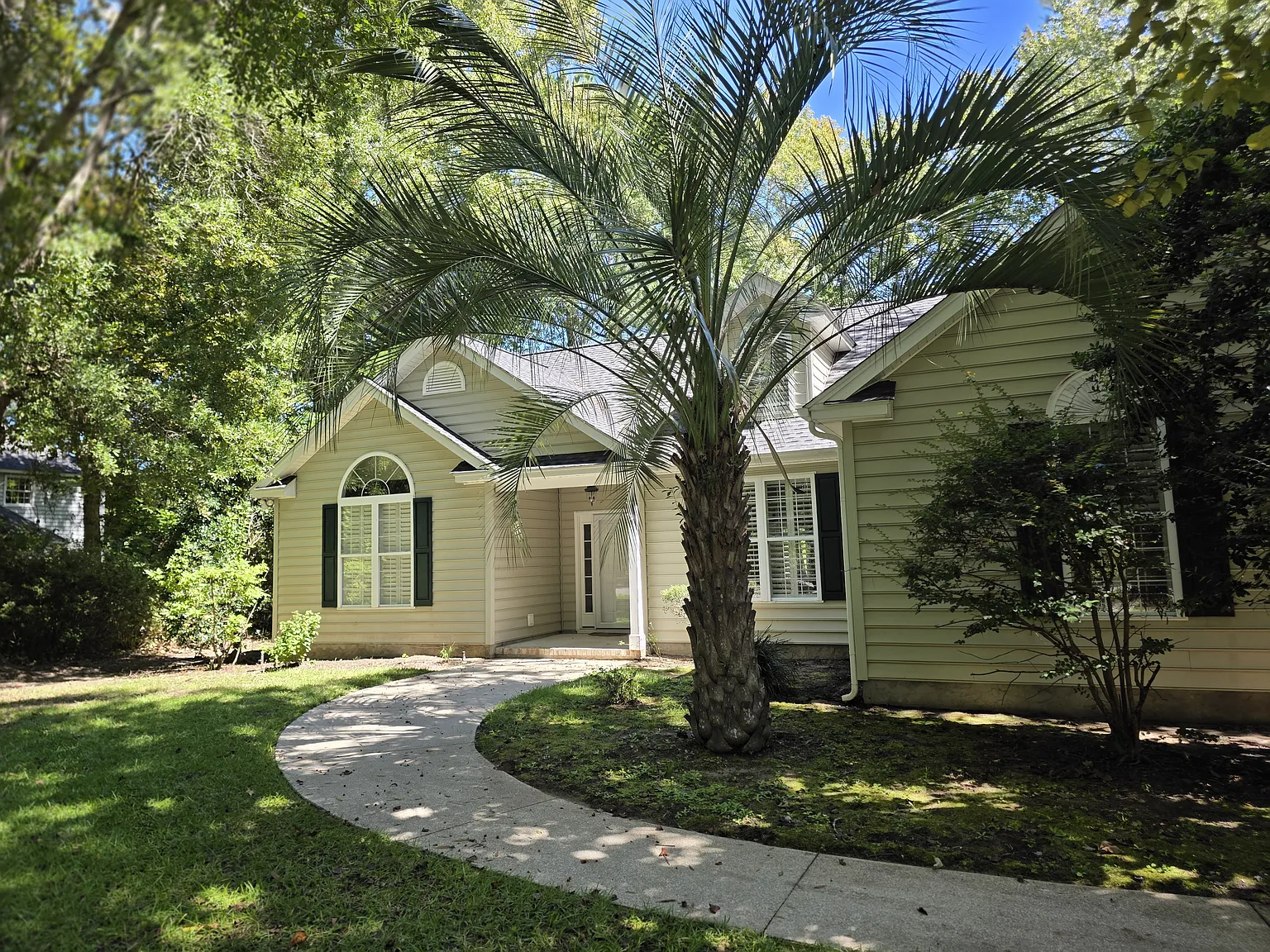 3 bed, 2200 sqft, $2,800 — Photo 1