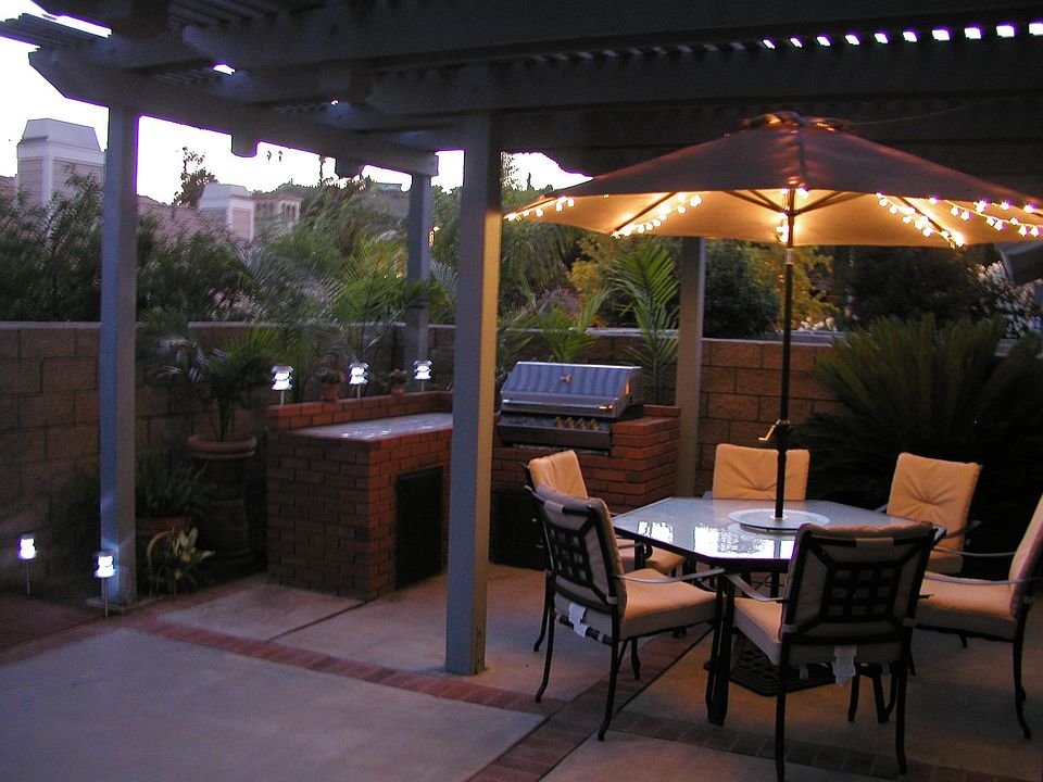 Patio w/ BBQ Island