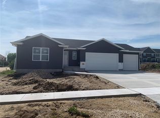 2146 Crestwood Ln, Marion, IA 52302