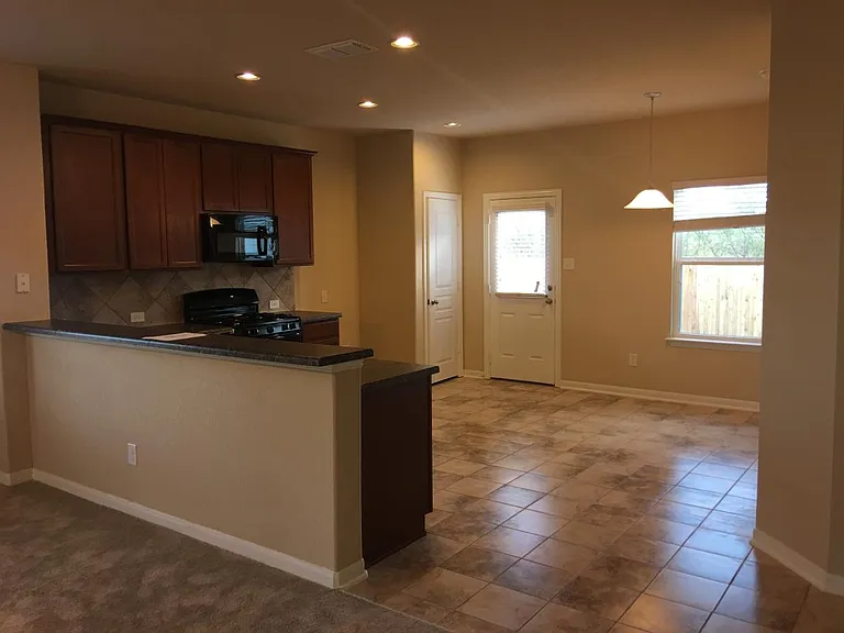 9918 Belmore Cv — Photo 4