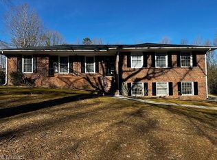 3525 Woodview Dr, High Point, NC 27265