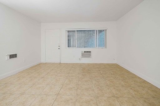 4th image of 906 S Sunshine Ave S APT 3