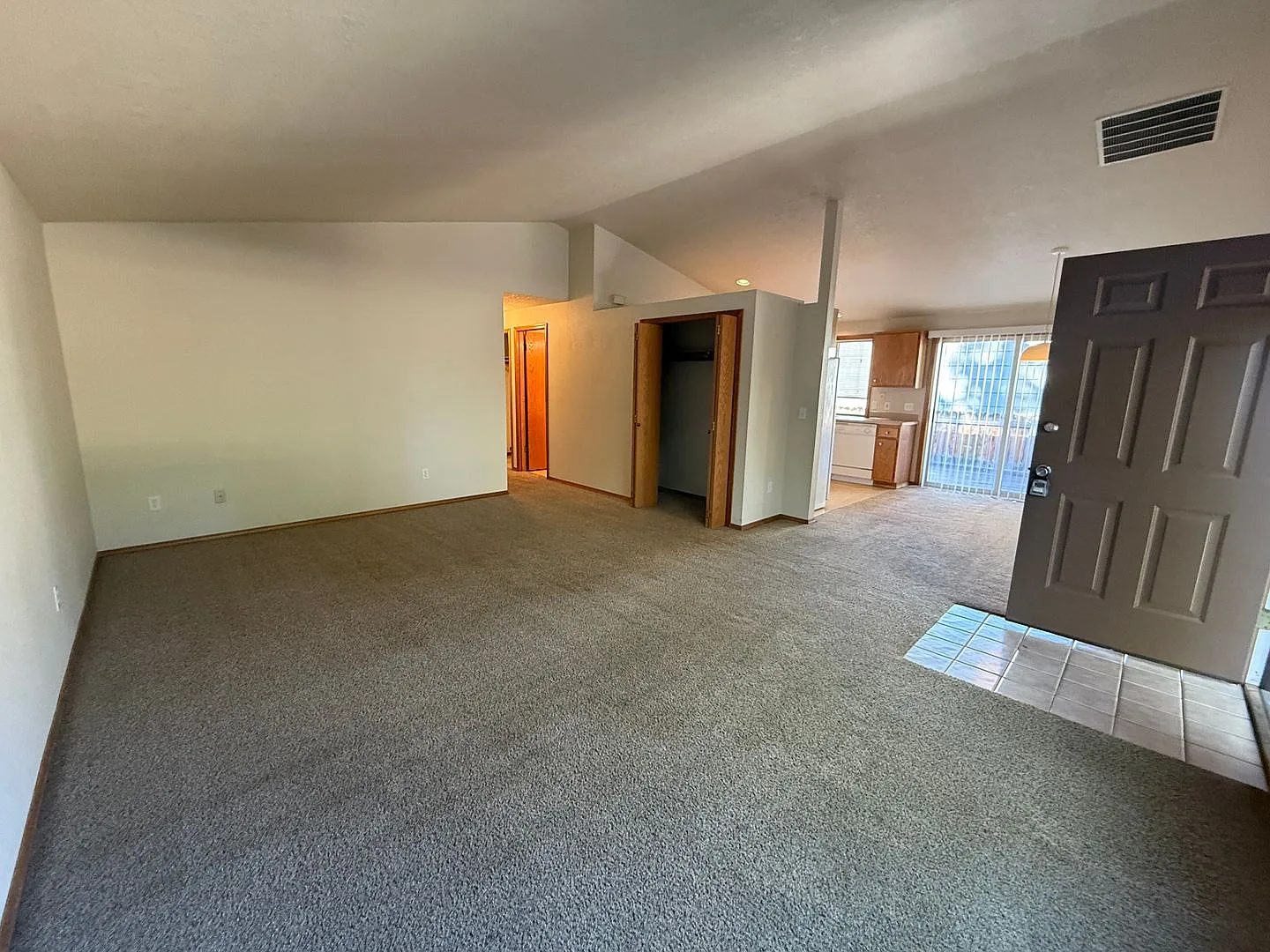 Midtown 3 Bed/2 Bath Single Family Home - Norton Ave — Photo 4