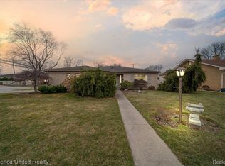 1717 Kinmore St, Dearborn Heights, MI 48127