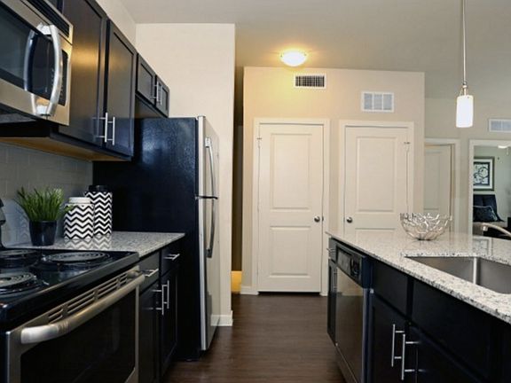 4th image of 326 E William Cannon Dr #322