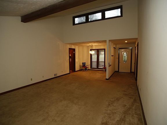 4th image of 3758 River Dr