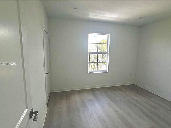 5th image of 619 NE 4th St