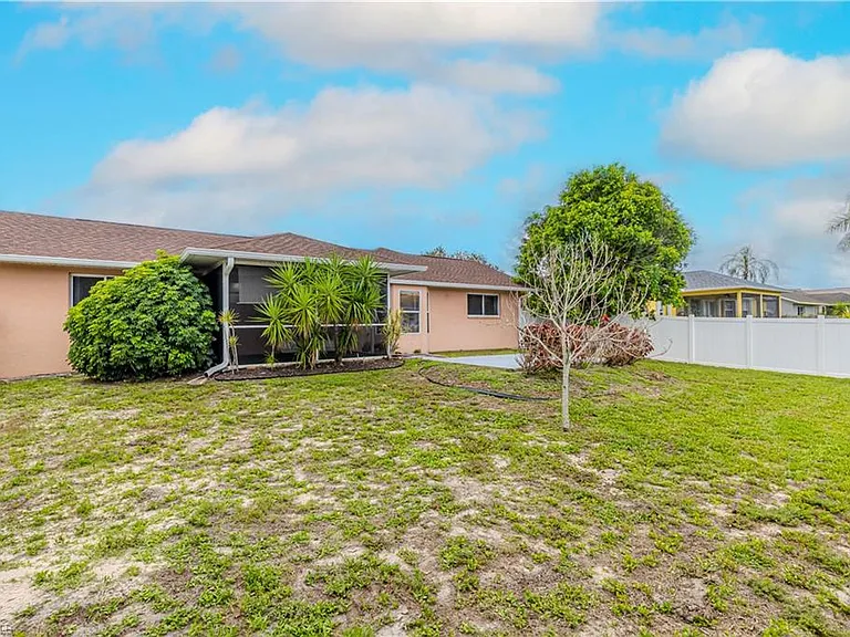 9084 Caloosa Rd — Photo 26
