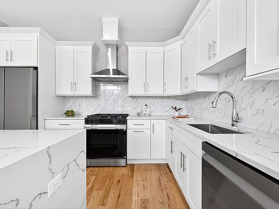 5th image of 126 De Kalb Ave #2