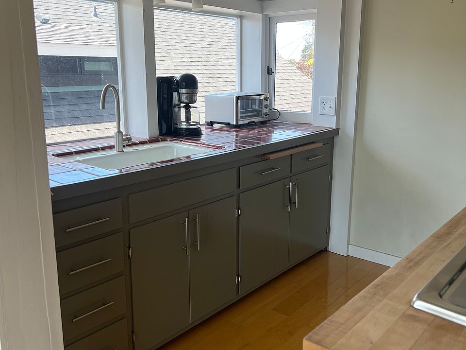 Kitchen side 1