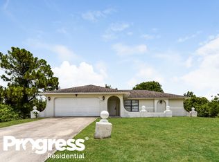 916 Venice Ave N, Lehigh Acres, FL 33971