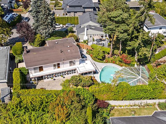 5th image of 8660 Fairfax Cres