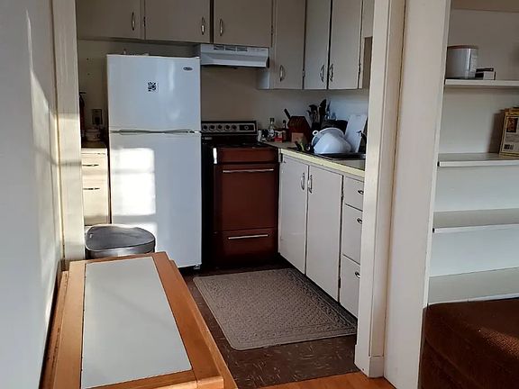 3rd image of 52 Benedict Ln #C