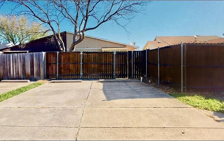 4511 Chapman St — Photo 4